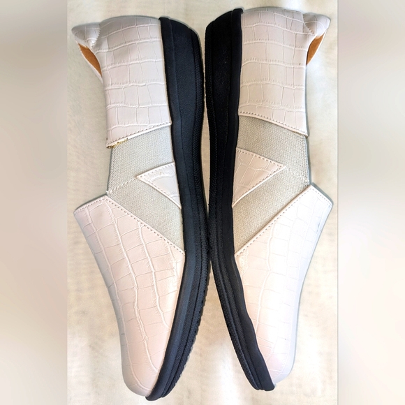 Comfort View Harlee Women's Slip On Flats - Picture 5 of 11